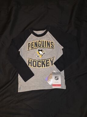 NHL Penguins Kids Gray & Black Long-Sleeve Raglan Tee